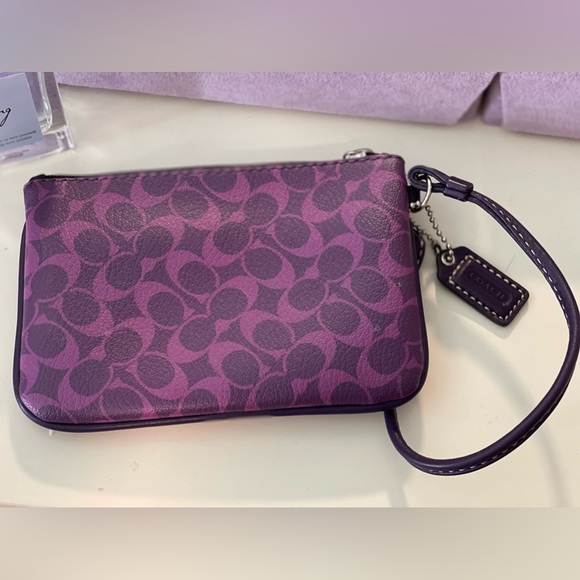 Coach Wristlet ~ Signature C in Purple - Picture 4 of 6